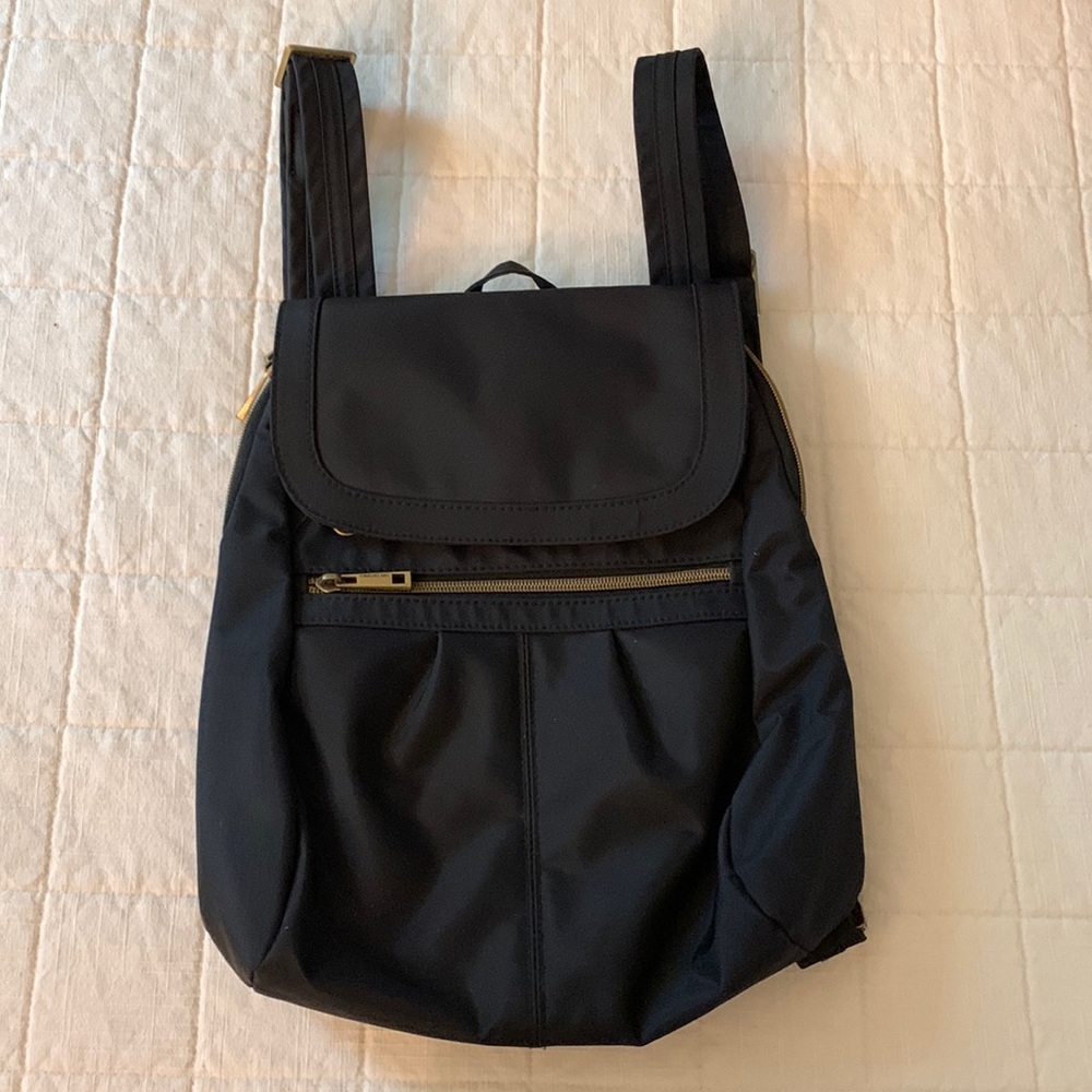 TravelOn Antitheft Backpack